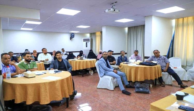 عدن تطلق دورة لمكافحة العنف الرقمي والابتزاز الإلكتروني