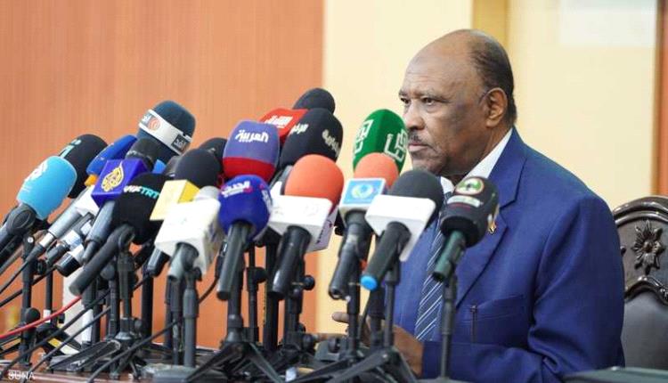 ارتباك سوداني.. وزير الخارجية يكشف الفوضى بقراءة ورقة خاطئة