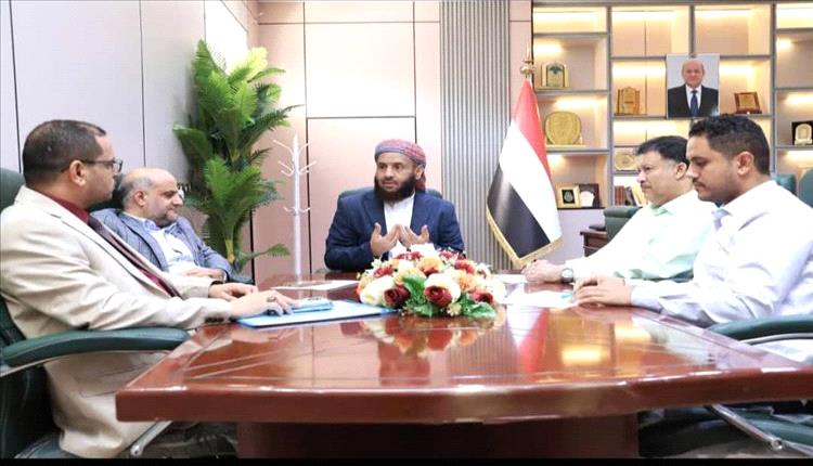 وزير الأوقاف بعدن يشدد على الشفافية في المناقصات ويعزز رقابة مشاريع الوزارة
