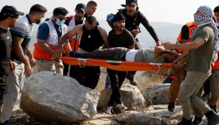 مستوطنون يصعّدون: 10 إصابات فلسطينية ومحاولة حرق منزل في الضفة