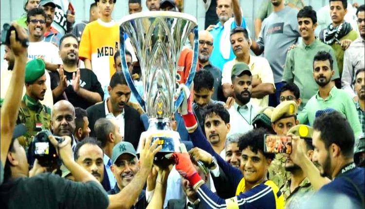 الرئيس الزُبيدي يشهد نهائي كأس العاصمة عدن ويتوّج وحدة عدن بطلاً للبطولة