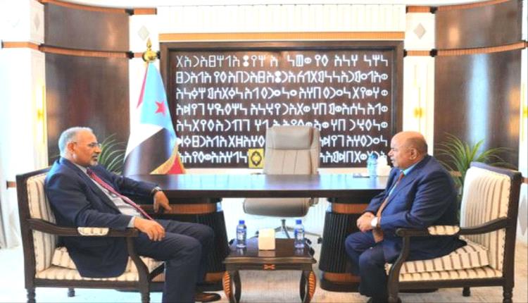 الزُبيدي يثمّن مكانة حضرموت ويؤكد دعم الخنبشي لقيادة مرحلة الاستقرار والتنمية