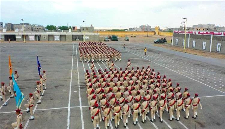 وزير الدفاع يشهد تخريج دفعة جديدة من الكلية الحربية في عدن ويشدد على صمود القوات المسلحة