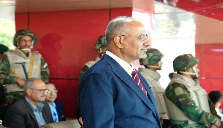 الزُبيدي يشهد عرضاً عسكرياً مهيباً يجسّد قوة الجاهزية والانضباط في عيد الاستقلال الـ58