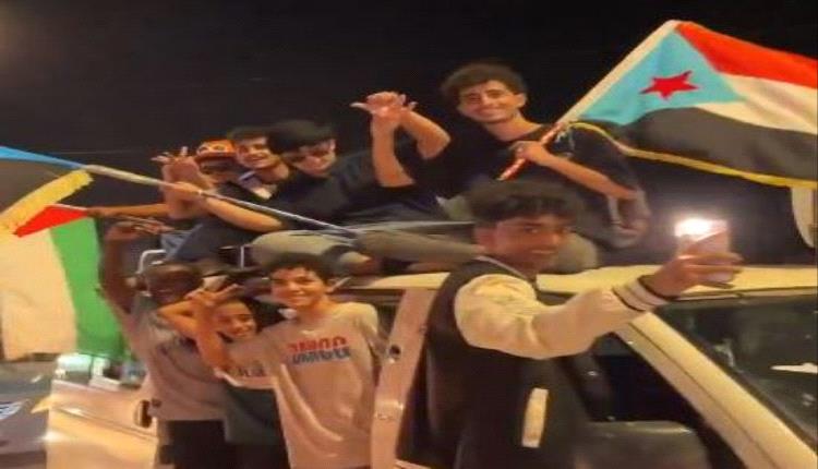 علم الجنوب والإمارات يتعانقان رسالة وفاء