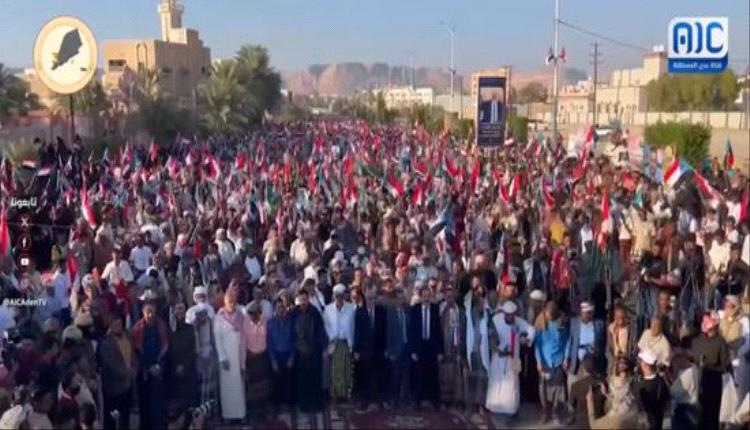 سيئون تحتفل بالاستقلال والمليشيات تعرقل الحشود