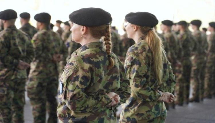 السويسريون يرفضون إلزام النساء بالخدمة العسكرية