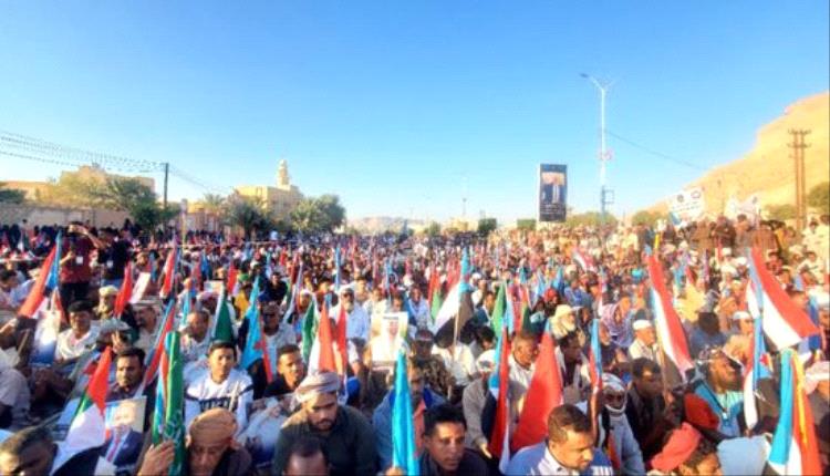سيئون تحتفل بالاستقلال الجنوب العربي يثبت عزمه على الاستعادة