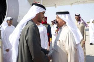 محمد بن زايد يصل البحرين في زيارة رسمية والملك حمد يستقبله

