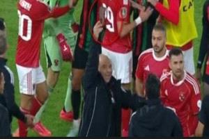 عاجل | الأهلى يدرس تقديم شكوى للكاف بسبب أحداث مباراة الجيش الملكي
