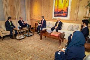 عبدالله بن زايد وبيسينت يبحثان تعزيز التعاون الإماراتي-الأمريكي