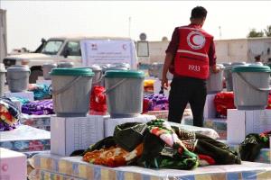 الهلال الأحمر بلحج يوزع مساعدات عاجلة للمتضررين من السيول