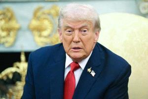 ترامب يُلغي أوامر بايدن التنفيذية بسبب "التوقيع الآلي"