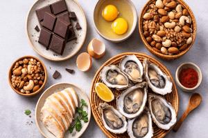 سر داخل ثلاجتك.. أطعمة يومية تحسن حالتك المزاجية