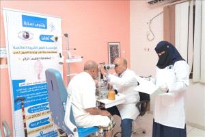 عدن تستقبل خبيرًا عالميًا في جراحة العيون لتقديم خدمات طبية متقدمة