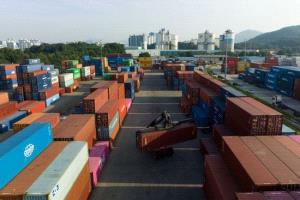 الصادرات اليابانية تنمو عالميًا… رغم ضغط الرسوم وتراجع الشحنات إلى أمريكا
