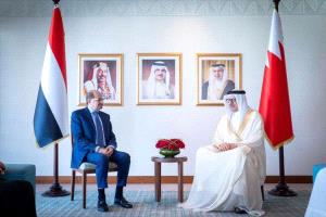 
موظفو البيضاء النازحون في عدن يناشدون الحكومة بصرف رواتبهم المتوقفة منذ مطلع 2025