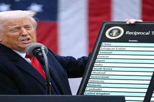 المحكمة الأمريكية تنظر في قانونية رسوم ترامب الجمركية.. هل توقفها ؟