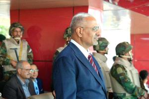 الزُبيدي يشهد عرضاً عسكرياً مهيباً يجسّد قوة الجاهزية والانضباط في عيد الاستقلال الـ58