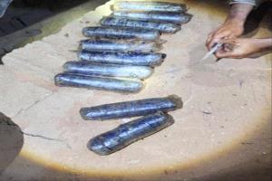 أمن الوديعة يحبط تهريب 24.5 كجم مخدرات مخفية داخل هيكل سيارة
