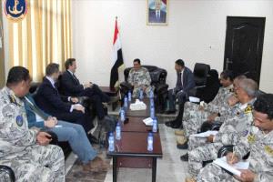 خفر السواحل اليمنية تعزز تعاونها مع بريطانيا لمكافحة التهريب وتأمين البحر الأحمر