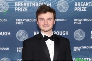 ترك امتحانات الجامعة ليؤسس شركته للذكاء الاصطناعي ويصبح أصغر ملياردير في العالم