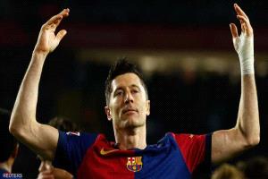 ليفاندوفسكي يفضح طلبا غريبا من برشلونة.. لم يتوقعه