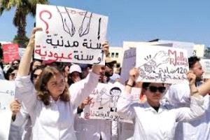 آلاف الأطباء الشباب في تونس يضربون احتجاجًا على تدهور المستشفيات