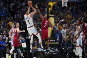 تشونسي بيلبس في قلب فضيحة البوكر: مدرب بورتلاند يمثل أمام القضاء بتهم الاحتيال