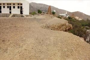 خطر يهدد تلاميذ "هيثة" منحدر قاتل يترقب والإنقاذ بيد المحافظ ابن الوزير