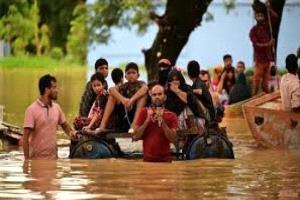 فيضانات وسط فيتنام تقتل 8 أشخاص وتهدد موسم حصاد البن

