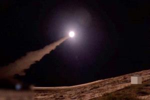 صحيفة بريطانية: الحوثيون يكتسبون استقلالية وصواريخ متطورة تهز تحالف إيران الإقليمي
