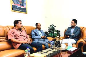 نائب وزير الإعلام يوجّه بصرف مخصص مالي شهري للصحفي محمد القادري