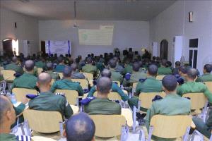 ندوة علمية حول تقنيات التحقيق بالذكاء الاصطناعي في كلية الشرطة حضرموت