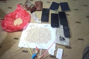 القبض على مروّج مخدرات بحوزته كبتاجون وشبو