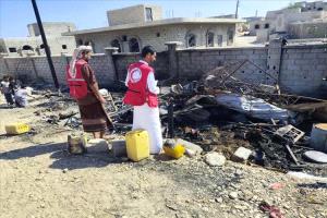 الهلال الأحمر بالمهرة يساند أسرتين بعد حريق مدمر في الغيضة