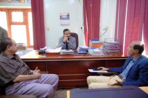 محافظ شبوة يؤكد: التعليم أولوية وطنية ويضمن استقرار العملية الدراسية