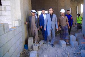 بن الوزير يتفقد مشروع كلية الطب في شبوة ويوجّه بتجميل الحرم الجامعي
