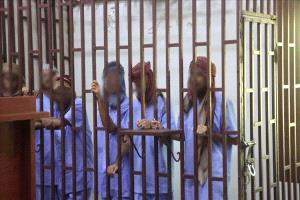 محكمة حضرموت تواصل محاكمة متهمين بالانتماء للقاعدة وتعرض أدلة مصوّرة