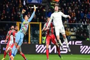 روما يقفز إلى صدارة الكالتشيو بفوز مثير على كريمونيزي

