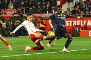 ريال مدريد يواصل نزيف النقاط بالتعادل مع جيرونا ويهدي برشلونة صدارة الدوري الإسباني