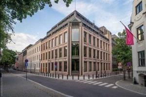 المركزي النرويجي يثبت الفائدة عند 4% ويشير لاحتمال خفضها تدريجياً