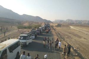 قافلة حضرموت تتقدم.. موكب أبناء حجر يشق طريقه إلى سيئون في مليونية الاستقلال