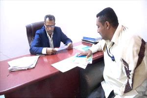 محافظ أبين يشيد بمبادرات "تراحم" الإنسانية ويؤكد دعم السلطة المحلية الكامل