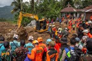 فيضانات سومطرة تضرب بقسوة… ثمانية قتلى وآلاف المشرّدين في إندونيسيا