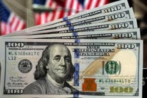 الدولار يتكبد أسوأ خسارة أسبوعية في 4 أشهر وسط تصاعد توقعات خفض الفائدة الأميركية