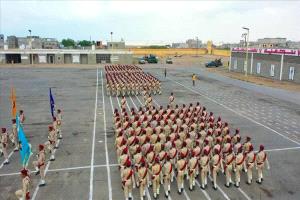 وزير الدفاع يشهد تخريج دفعة جديدة من الكلية الحربية في عدن ويشدد على صمود القوات المسلحة