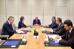 رئيس الوزراء اليمني يؤكد على توسيع التعاون مع فرنسا لتعزيز التنمية والاستقرار
