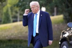 شومر: خطة ترامب لأوكرانيا "هدية مجانية" لبوتين