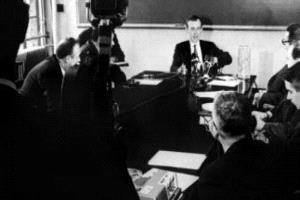 وفاة جيمس واتسون مكتشف بنية الـDNA عن 97 عامًا